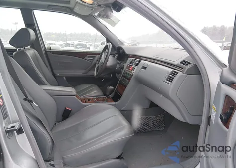 2000 Mercedes-Benz E 320 z USA, uszkodzony, nr VIN WDBJH65J9YB082942